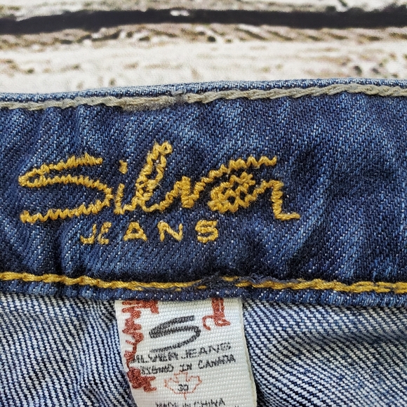 Silver jeans cuffed capri. Tuesday size 30/33. Excellent condition. - Picture 4 of 9